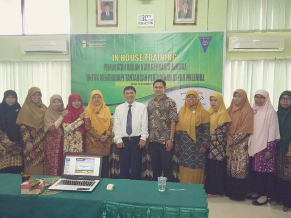 Narasumber IHT SMA PPMI Assalam Solo