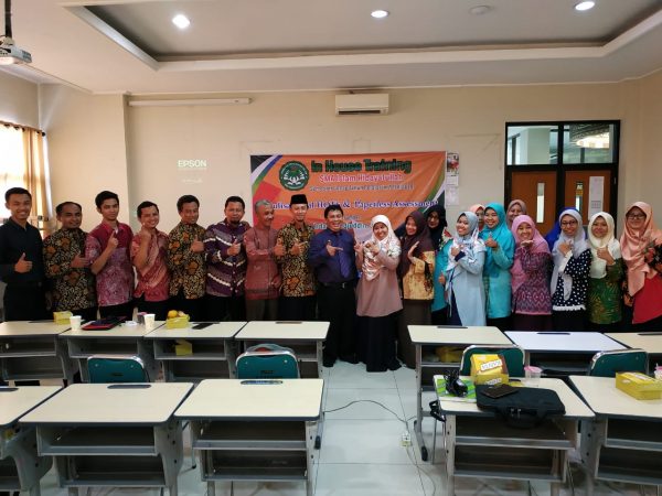 Narasumber IHT SMA Islam Hidayatullah Semarang