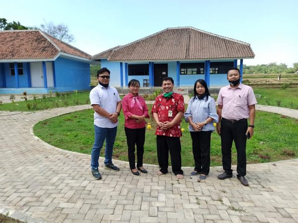 Studi Tiru SMA Sint Louis Semarang