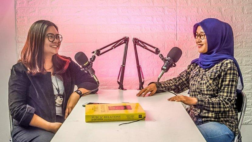 Podcast Sebagai Media  Mengasah Speaking Skill