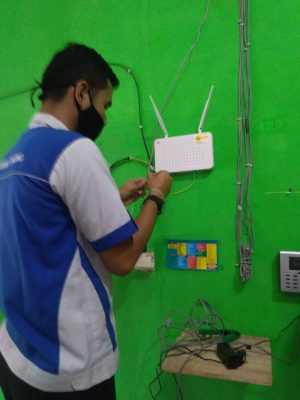 Pemasangan Jaringan Internet di SD Ngajaran 03