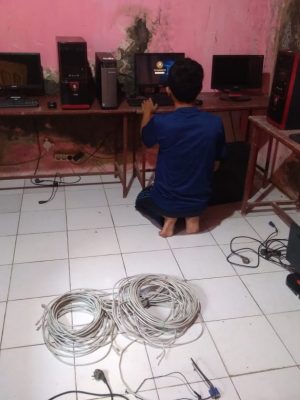 SMKN 1 Tuntang Bangun Lab Kom Sekolah Mitra