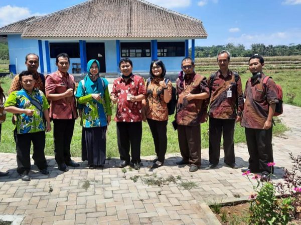 Tiga Sekolah Dari Klaten, Studi Banding PJJ di SMKN 1 TUNTANG