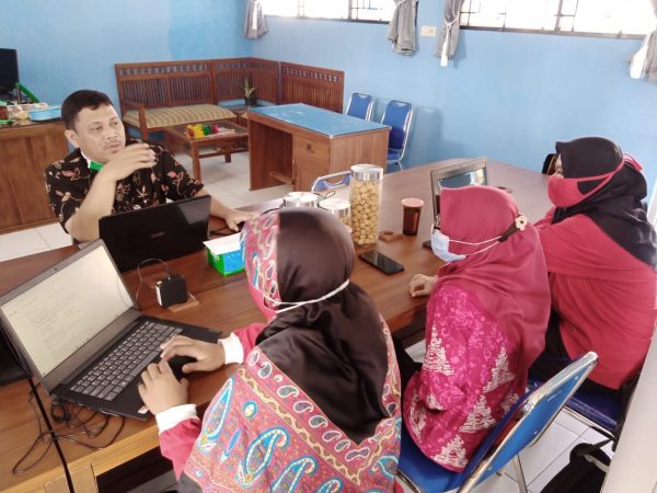 SMPN 2 Tuntang Belajar Bikin Website Sekolah