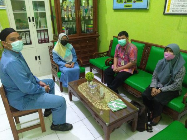 Kunjungan ke SMP Attohari