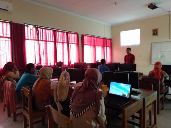 Workshop Pengembangan Game Pembelajaran Menggunakan Software SAC di SMKN 1 Tuntang
