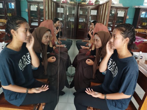 Make Up Class Jurusan Tata Busana SMK N 1 Tuntang