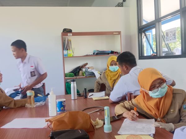 Pemeriksaan HB, Tekanan Darah & Follow Up Skrining Merokok Siswa SMKN 1 Tuntang