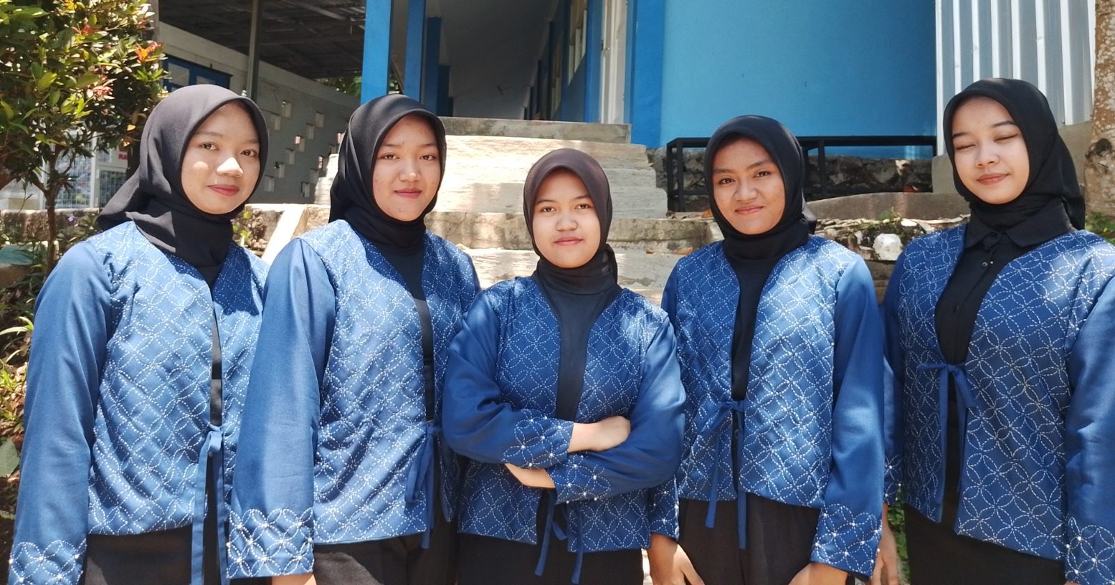 Manipulating Fabric Pada Eksplorasi Sulaman Sashiko Dalam Desain Fashion Kontemporer Manipulating Fabric Pada Eksplorasi Sulaman Sashiko Dalam Desain Fashion Kontemporer