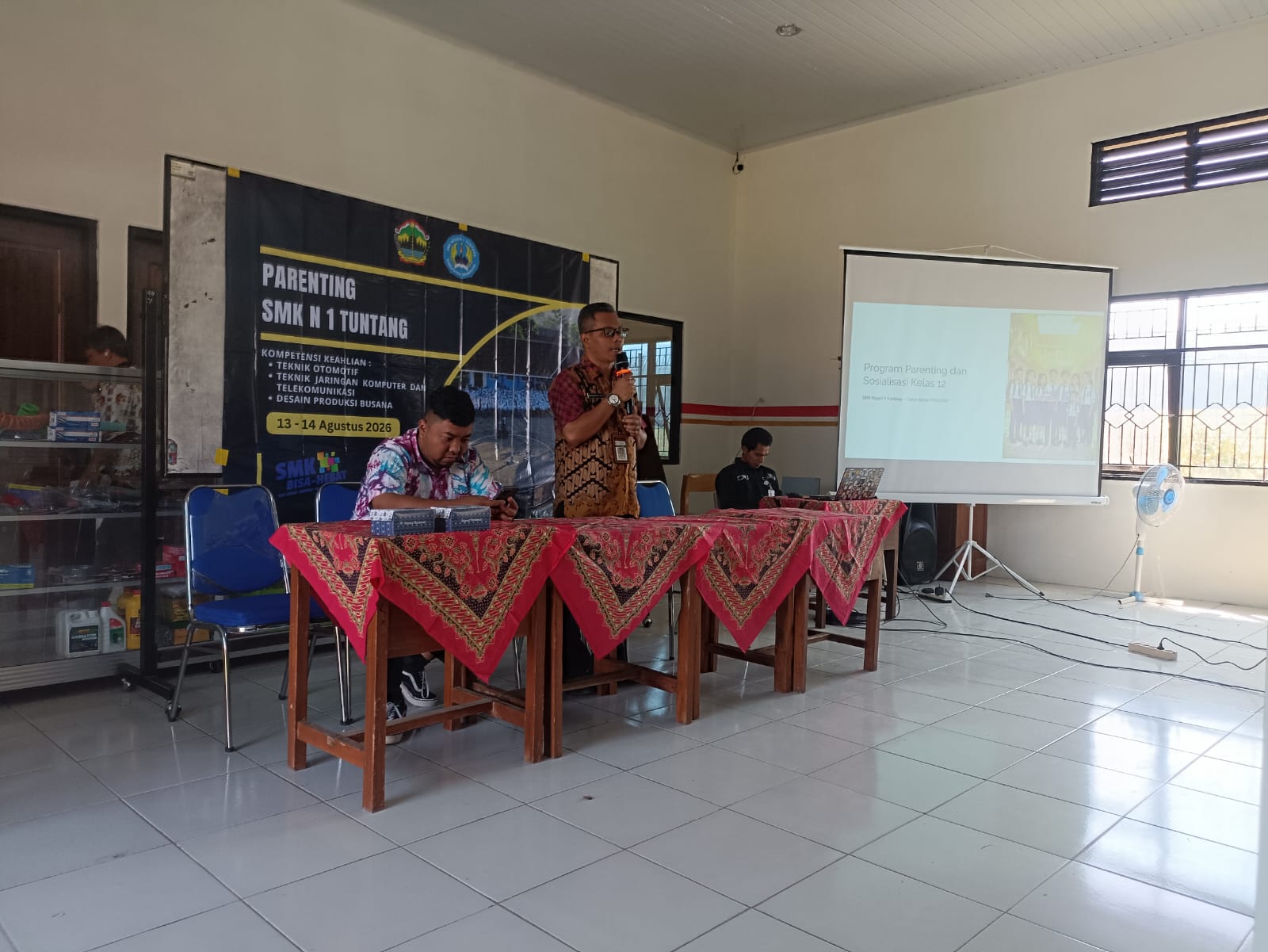 Lomba dan Parenting SMKN 1 Tuntang Lomba dan Parenting SMKN 1 Tuntang